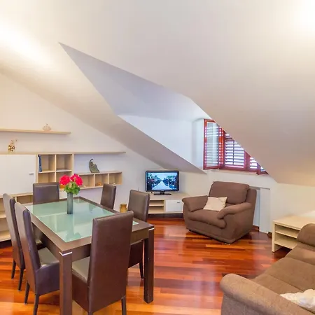 Sun & Sky - Two Bedroom With Balcony And Sea View 아파트 *