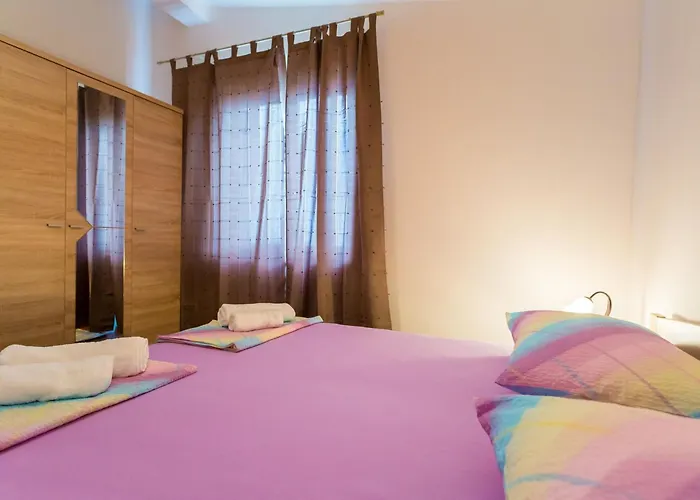 Sun & Sky - Two Bedroom With Balcony And Sea View 아파트