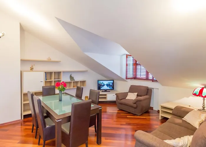 Sun & Sky - Two Bedroom With Balcony And Sea View 아파트 *