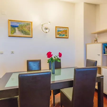 Sun & Sky - Two Bedroom With Balcony And Sea View