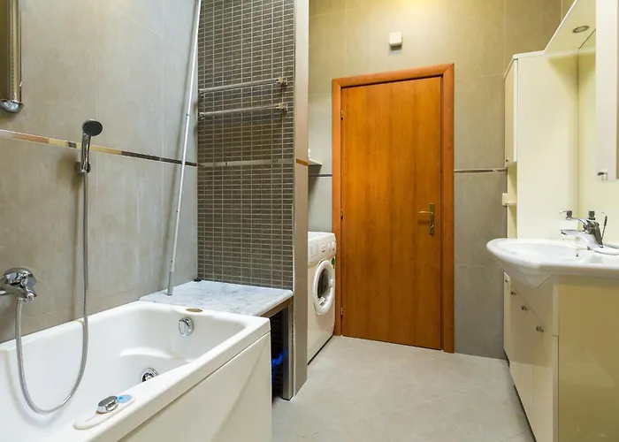 Sun & Sky - Two Bedroom With Balcony And Sea View