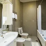 Sun & Sky - Two Bedroom With Balcony And Sea View Apartment