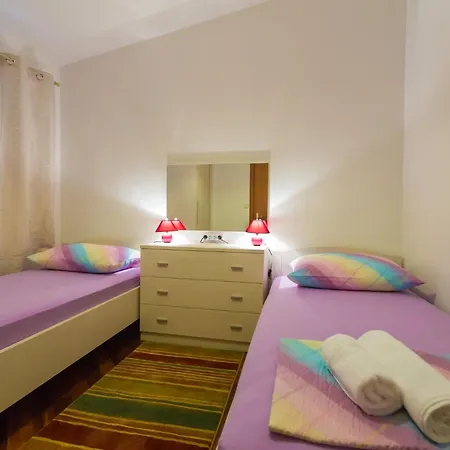 Daire Sun & Sky - Two Bedroom With Balcony And Sea View